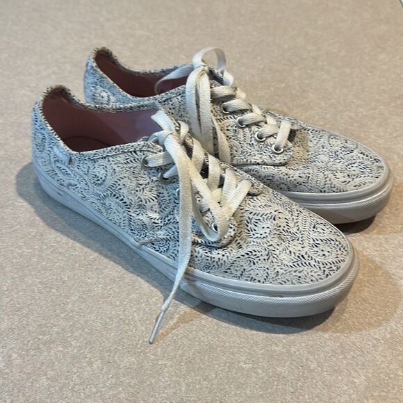 VANS Women’s Paisley Print Sneakers - Picture 2 of 7